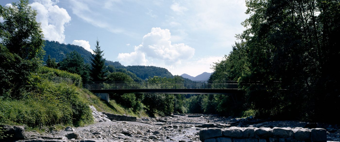 Fuß und Radwegbrücke, Zwischenwasser