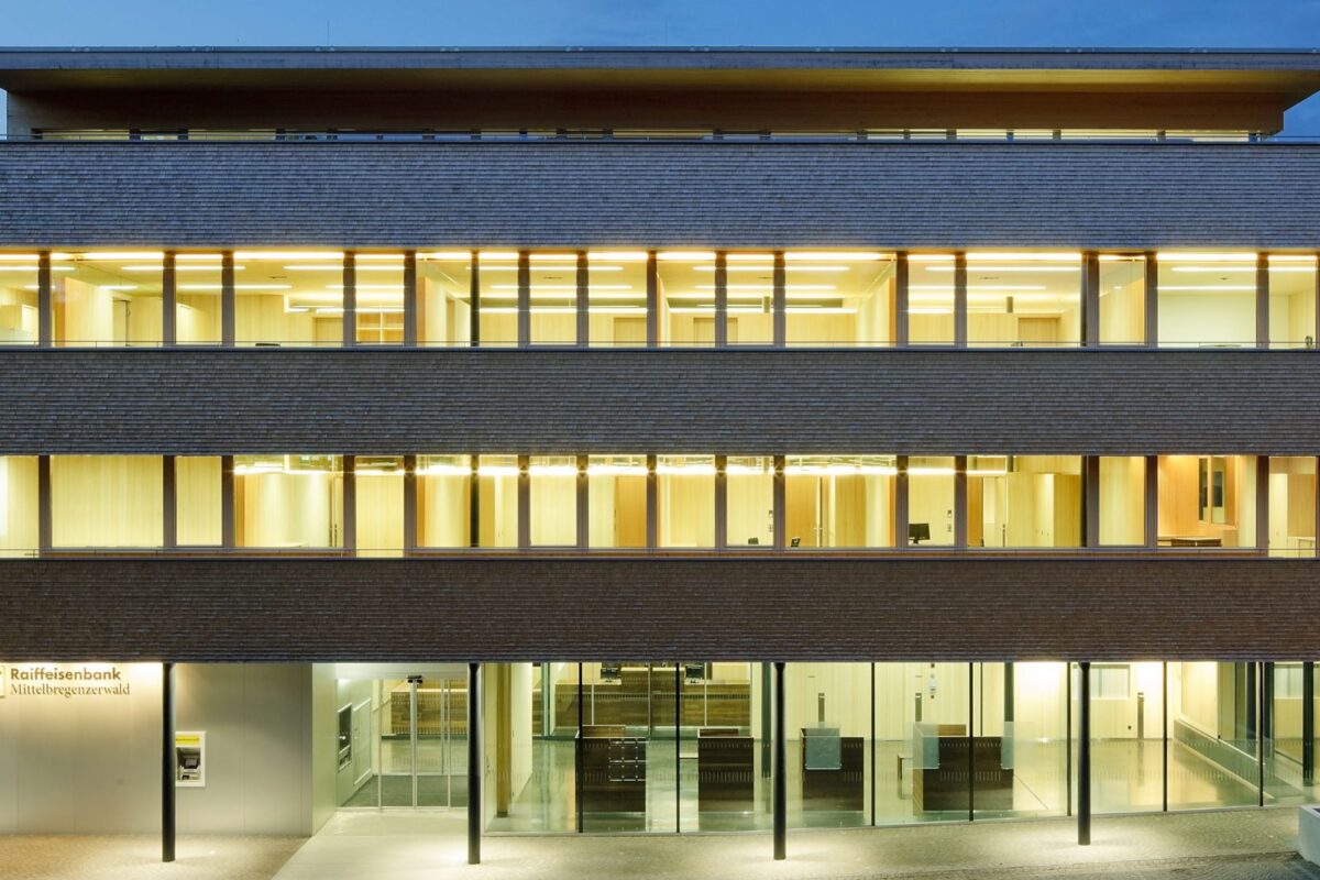 Raiffeisenbank, Egg