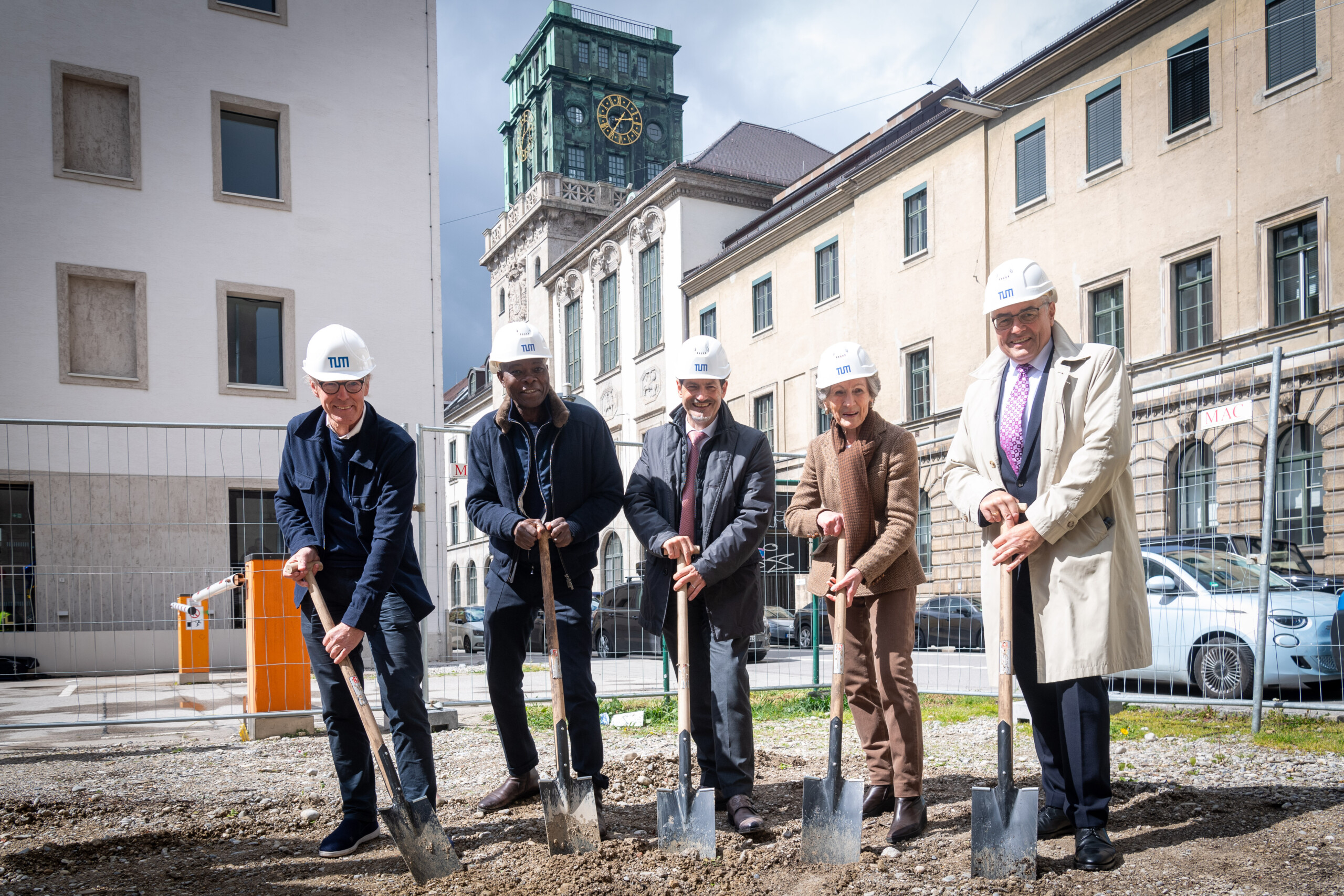 Spatenstich München – Ingeborg Pohl Kinderoase TUM, Kooperation mit Francis Kéré